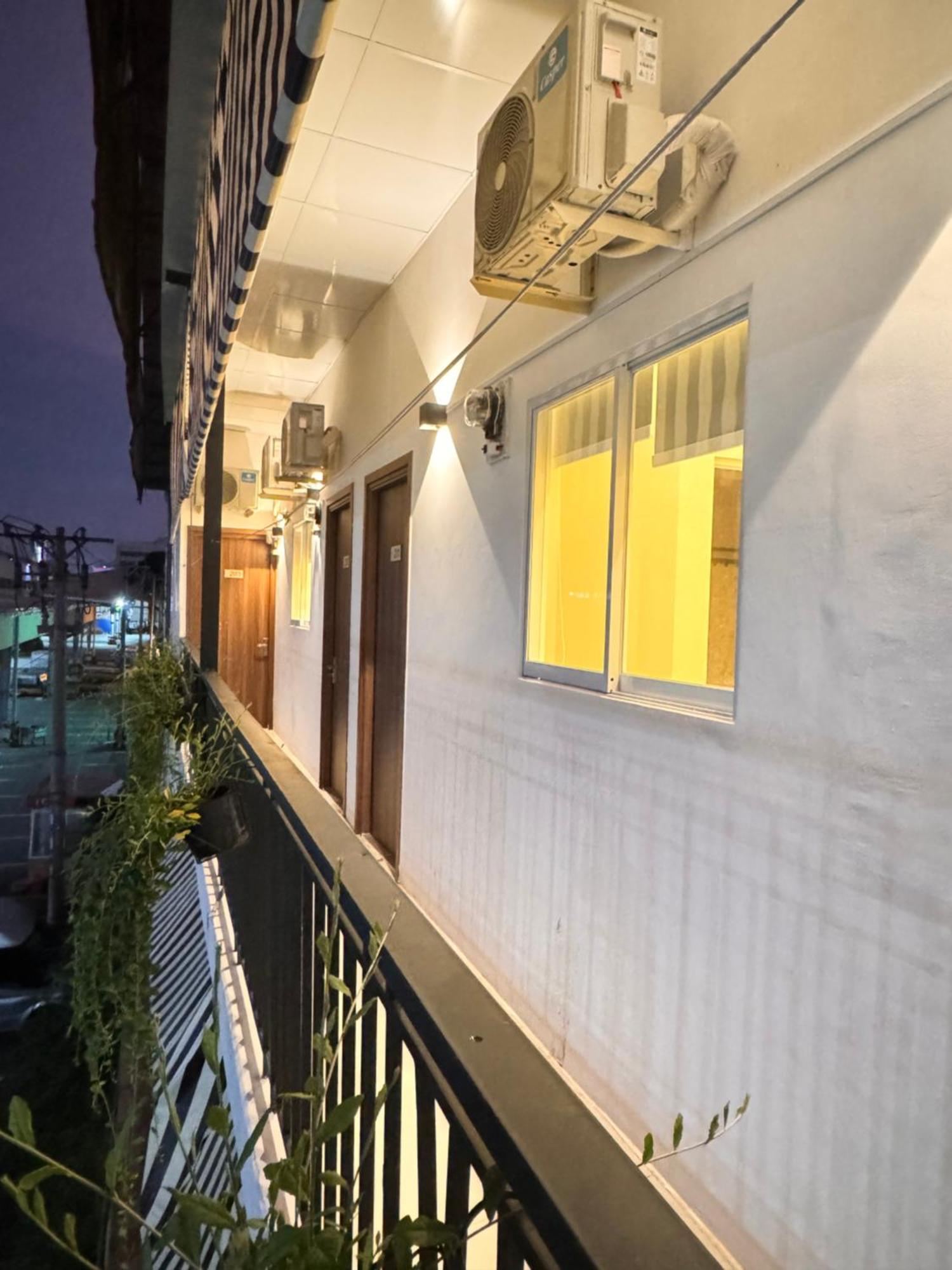 Cozy Home Airport - Self Check-In 247 Ho-Chi-Minh-Stadt Exterior foto